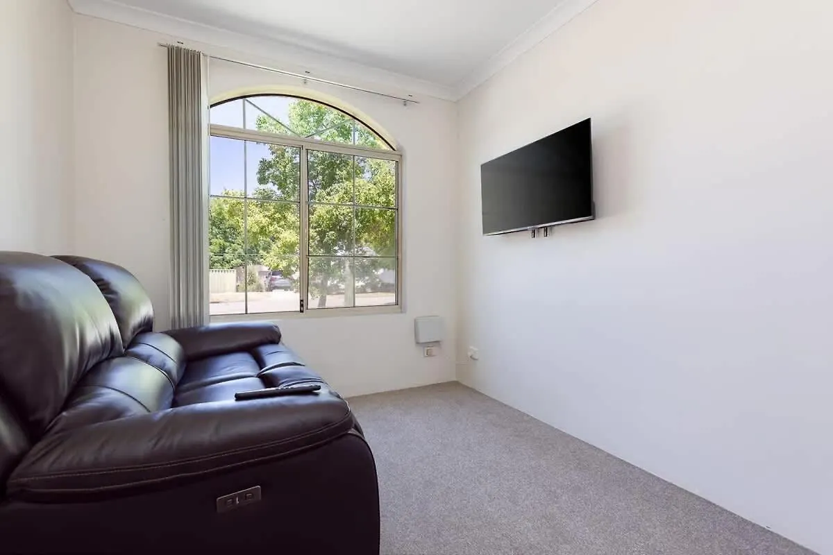East Vic Park Home Near Food Hub Perth Holiday home